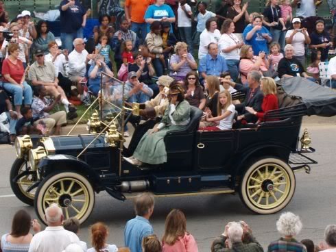 centennialparade_cars_01as-2115018