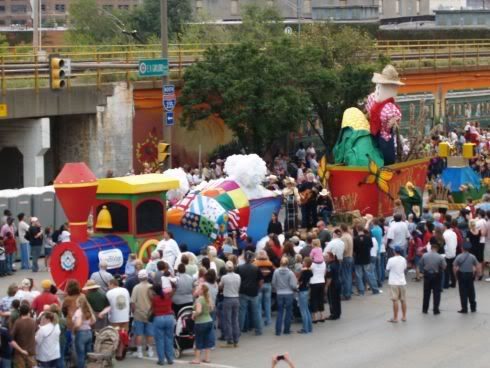 centennialparade_float09s-8139533