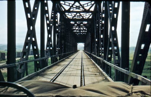 16_jim_kyle_korea_freedombridge_btw_munsan_panmunjom_07_1953s-6712374