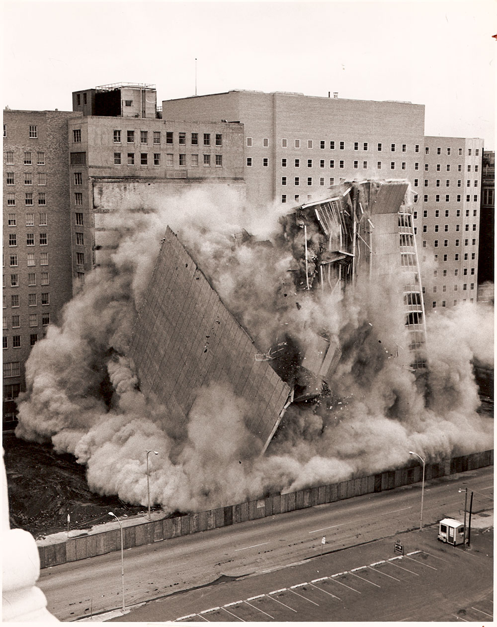 (FNB.2010.3.33) - First National Bank Parking Garage Demolition, 117 W Main, 7 May 1972
