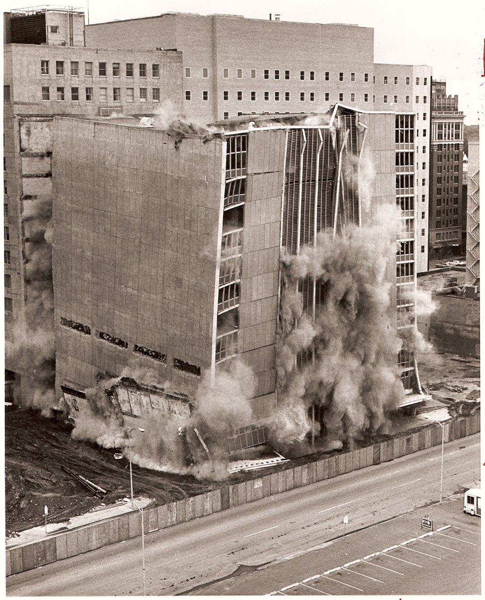 (FNB.2010.3.32) - First National Bank Parking Garage Demolition, 117 W Main, 7 May 1972