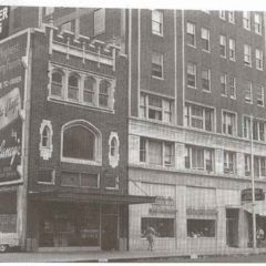 (HTC.2010.1.04) - Cardens Shoes, 403 West Main, Hightower Building, c. late 1950s