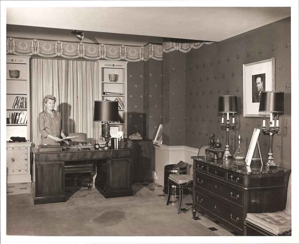 (HTC.2010.2.06) - Office, Hightower Building, 105 N Hudson, c. 1950s