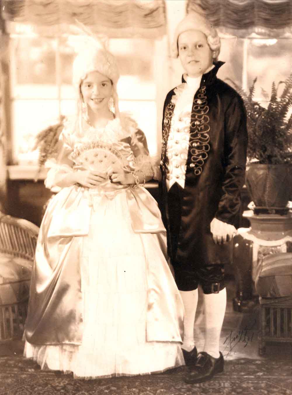 (HTC.2010.8.06) - Phyllis Hightower (left) and Frank Hightower (right) in Colonial Costume, c. 1934