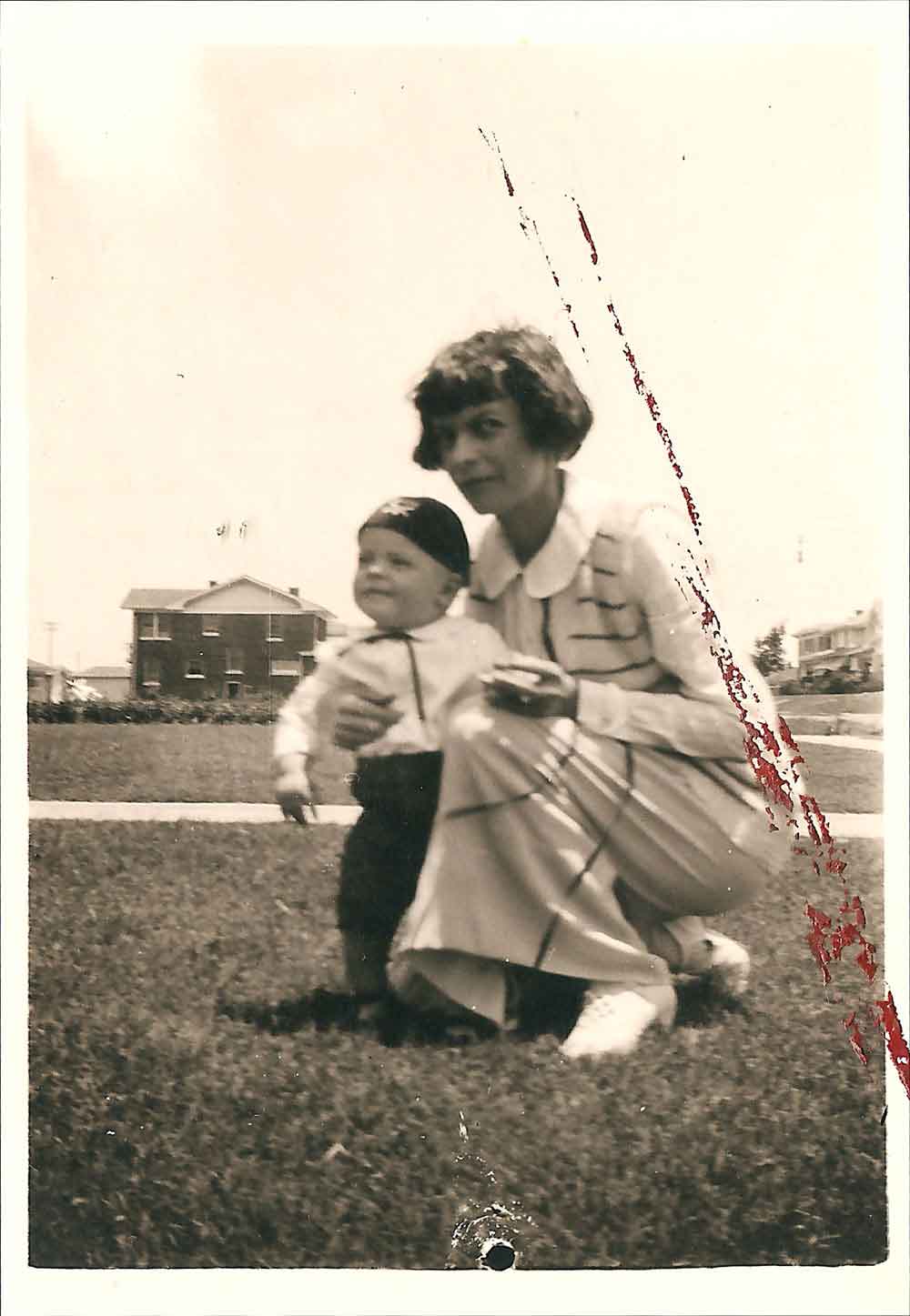 (HTC.2010.8.20)---Ethelyn and Frank Hightower on Front Lawn of 409 NW 21 (view of 321 NW 21 on horizon), c. 1926