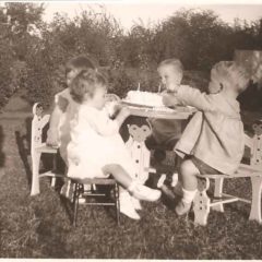 (HTC.2010.8.31) - Hightower Children at Birthday Party, c. 1927