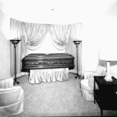 (KERNKE.2010.01.11) - Casket Viewing Room