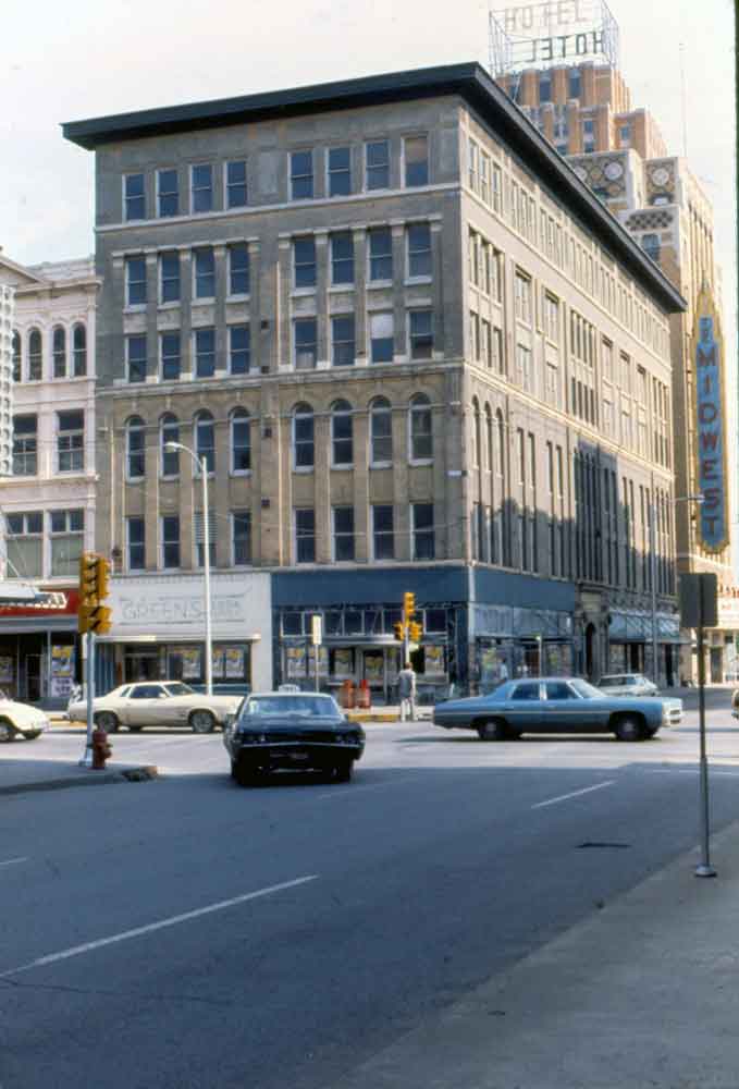 (KMC.2011.1.01) - View S on Harvey Across Main, c.1975