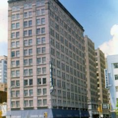 (KMC.2011.1.31) - Hales Building, 201 W Main, View N on Robinson, c.1975