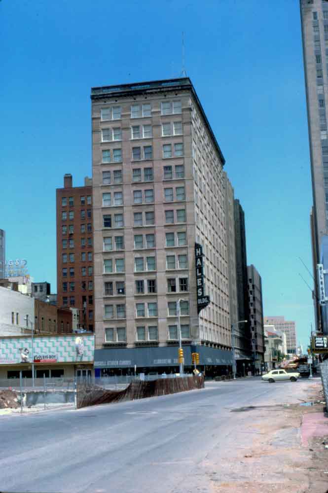 (KMC.2011.1.32) - Hales Building, 201 W Main, View N on Robinson, c.1975