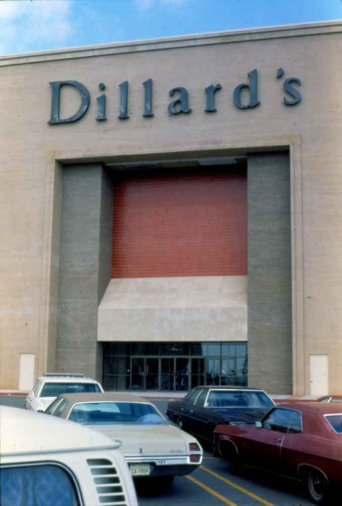 (KMC.2011.3.03) - Dillard's Department Store, Crossroads Mall, c.1975