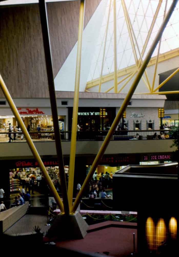 (KMC.2011.3.06) - Crossroads Mall Interior, c.1975