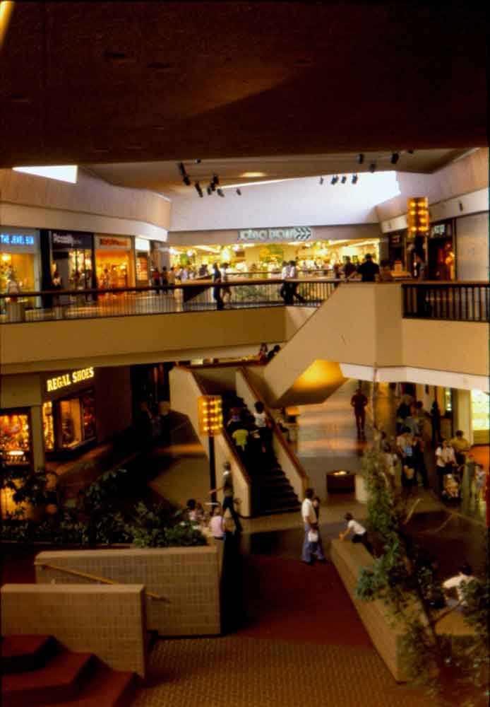 (KMC.2011.3.16) - Crossroads Mall Interior, c.1975