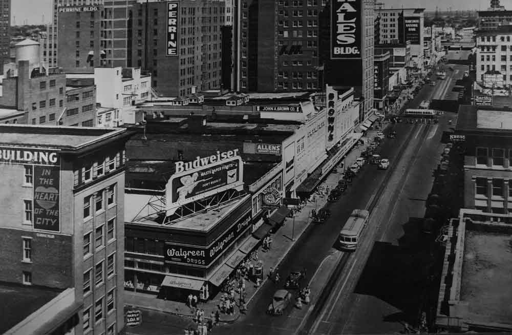 (OMC.2012.1.02) - View East on Main (likely from Kerr's Dept Store, 318 W Main, c. 1940s
