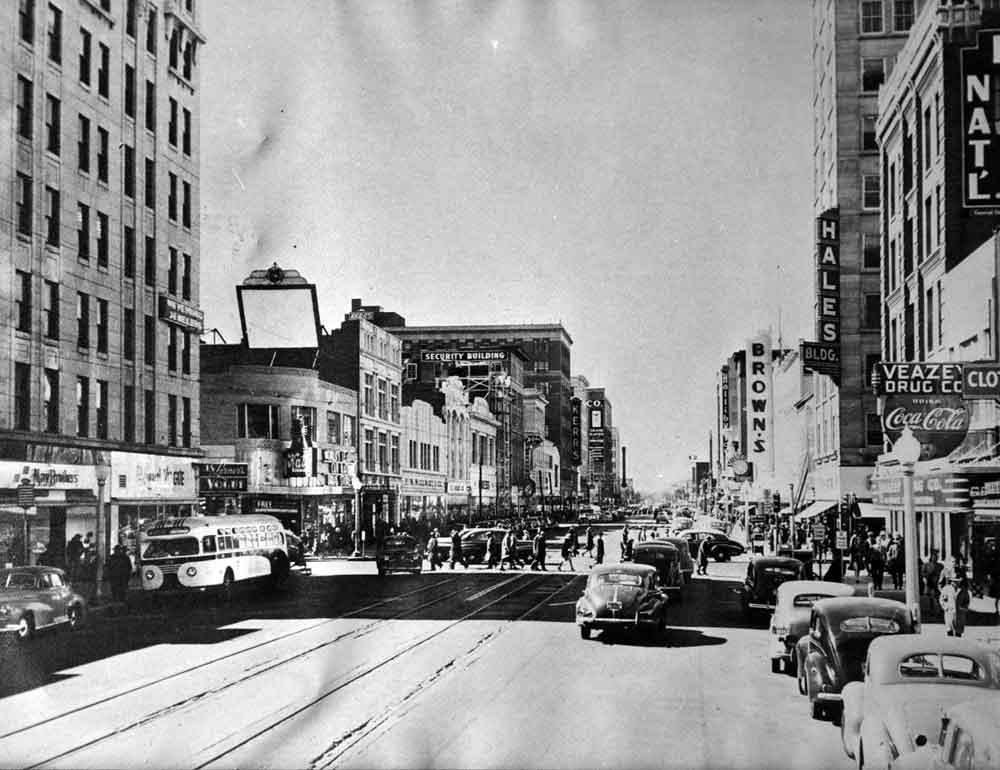 (OMC.2012.1.05) - View West on Main from Broadway, c. late 1940s
