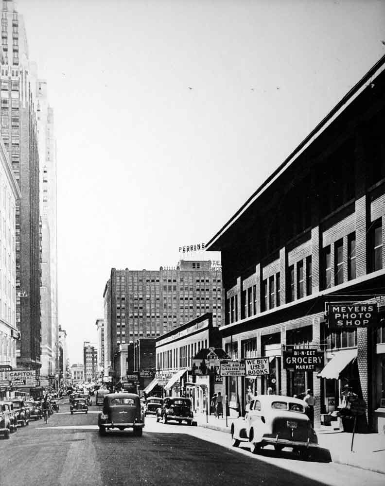 (OMC.2012.1.10) - View South on Robinson from NW 3, c. 1940s