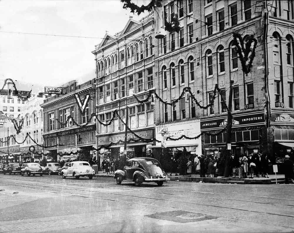 (OMC.2012.1.11) - South Side of 200 Block of West Main, c. 1940s