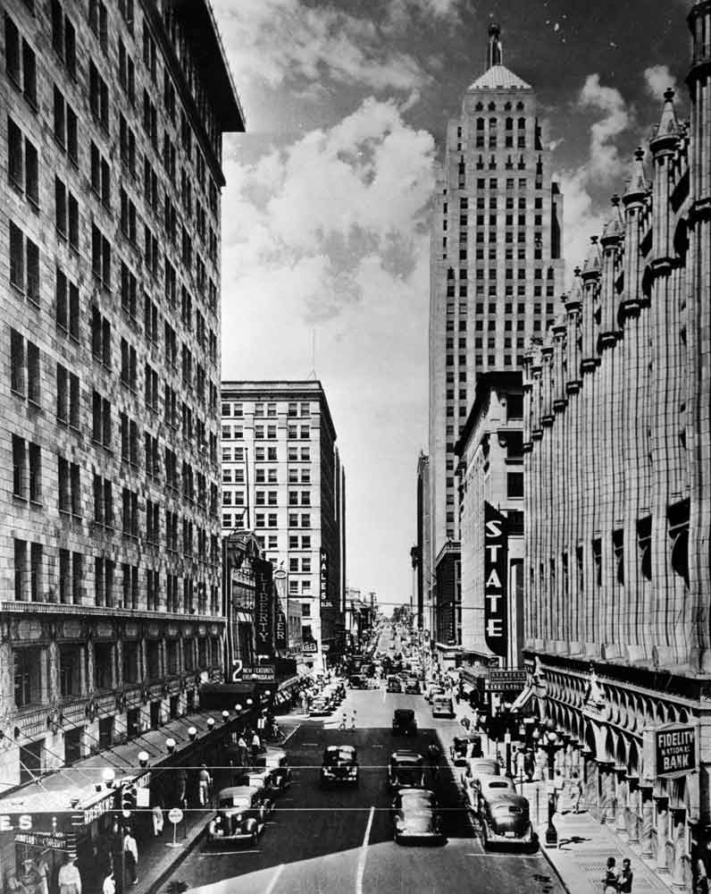 (OMC.2012.1.14) - View North on Robinson from Grand, c. 1930s