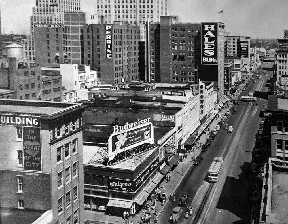 (OMC.2012.1.16) - View East on Main (likely from Kerr's Dept Store, 318 W Main, c. 1940s