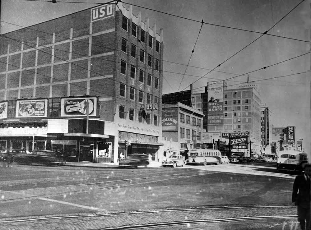 (OMC.2012.1.19) - View East on Main from Walker, c. 1940s