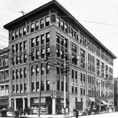 (VZD.2011.1.01) - Roach & Veazey Drug, 230 W Main, c. 1910s