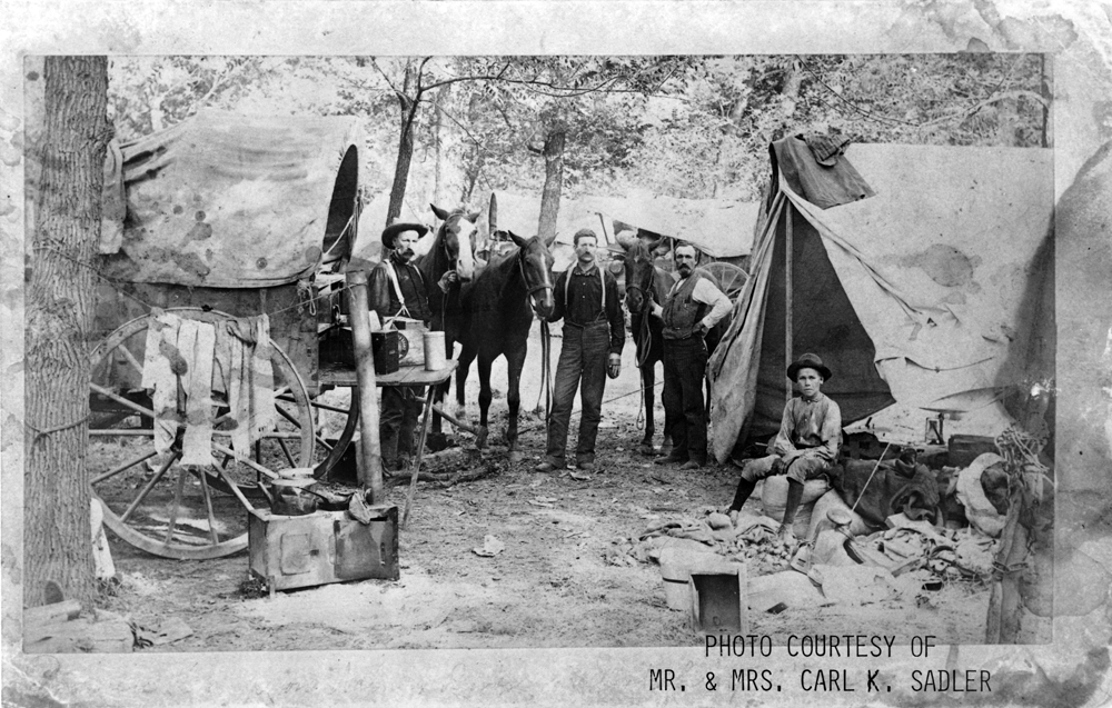 (CHS.2011.01.65) - Settlers, Possibly Awaiting the Opening of the Unassigned Lands, c. 1889 
