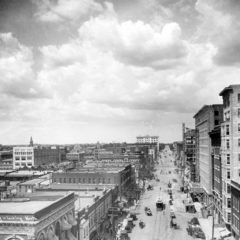 (CHS.2011.01.76) - View N on Broadway from Grand, 1910