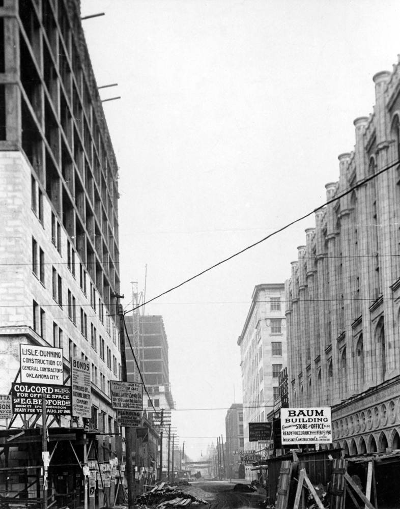 (CHS.2011.01.79) - View N on Robinson from Grand, c. 1910