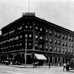 (CHS.2011.01.52) - Hotel Threadgill, 300 N Broadway, c. 1900s