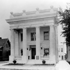(CHS.2011.01.56) - Marshall and Harper Funeral Home, 1010 N Broadway, c. 1910s