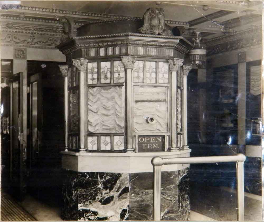 (BLVD.2010.1.22) - Ticket Booth (Likely for Criterion Theatre), 118 West Main, c. 1920s