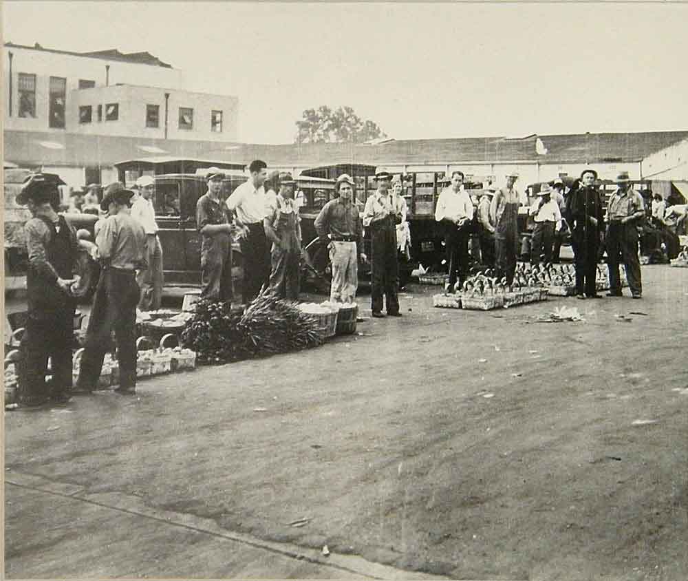 (BLVD.2010.1.26) - Vendors and Customers Outside the Public Market, Klein and Exchange, c. 1933