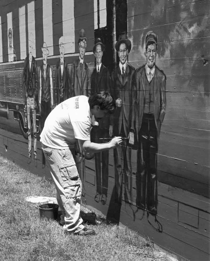 (BKT.2011.4.32) University of Central Oklahoma students paint mural on BNSF railroad elevation.